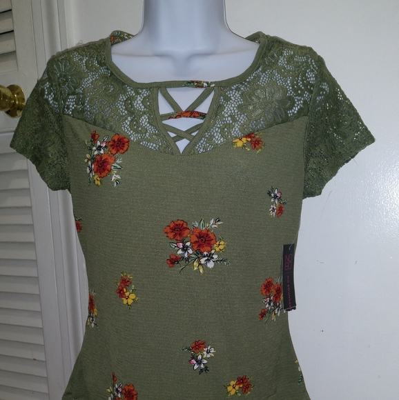 No Boundaries Tops - No Boundaries green Lacey floral top